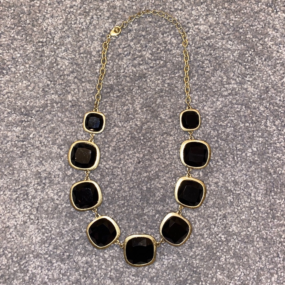 francesca’s black & gold circle necklace